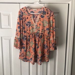 Pretty spring colored blouse! Comfy material